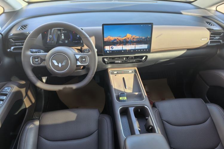 Used Wuling Starlight 730 2025 Model Plug-in Hybrid 125km Luxury Edition Interior 1