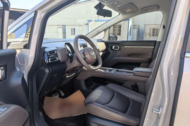 Used Wuling Starlight 730 2025 Model Plug-in Hybrid 125km Luxury Edition Interior 2