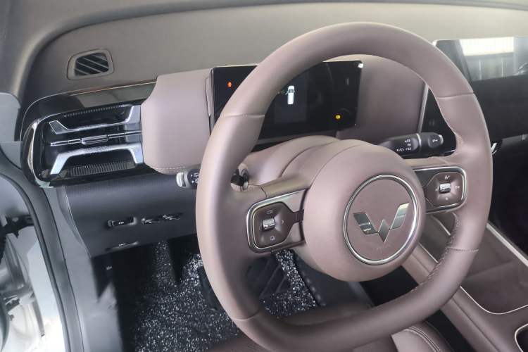 Used Wuling Starlight 730 2025 Model Plug-in Hybrid 125km Luxury Edition Interior 3