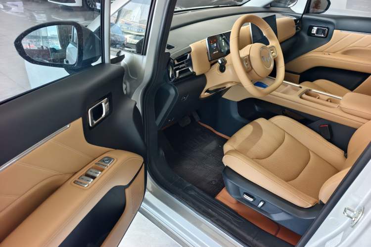 Used Wuling Starlight 730 2025 Model Plug-in Hybrid 125km Luxury Edition Interior 4