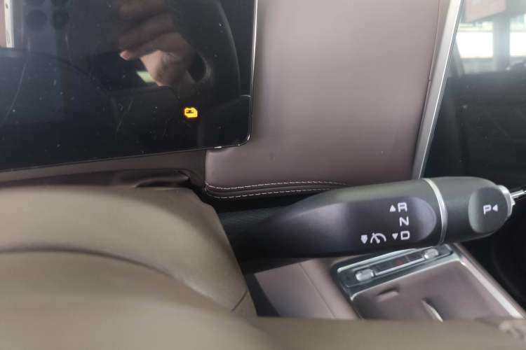 Used Wuling Starlight 730 2025 Model Plug-in Hybrid 125km Luxury Edition Interior 4