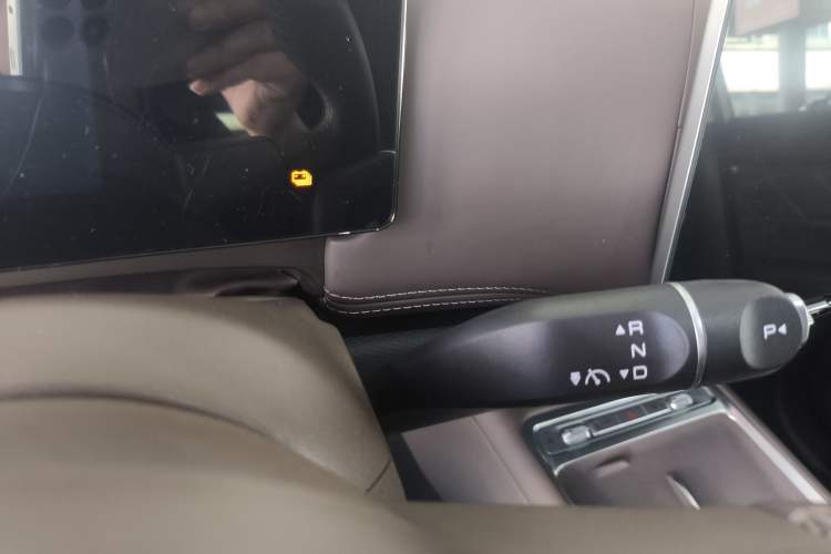 Used Wuling Starlight 730 2025 Model Plug-in Hybrid 125km Luxury Edition Interior 5