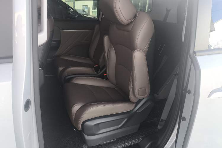 Used Wuling Starlight 730 2025 Model Plug-in Hybrid 125km Luxury Edition Interior 7