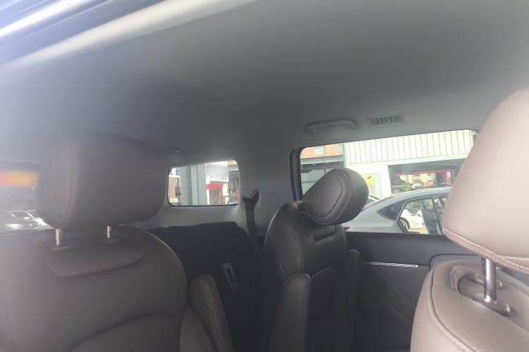 Used Wuling Starlight 730 2025 Model Plug-in Hybrid 125km Luxury Edition Interior 8