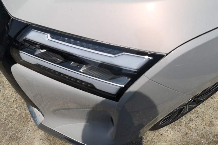 Used Wuling Starlight 730 2025 Model Plug-in Hybrid 125km Luxury Edition Left Front Headlight