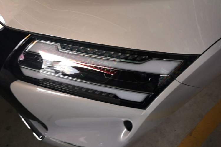 Used Wuling Starlight 730 2025 Model Plug-in Hybrid 125km Luxury Edition Left Front Headlight
