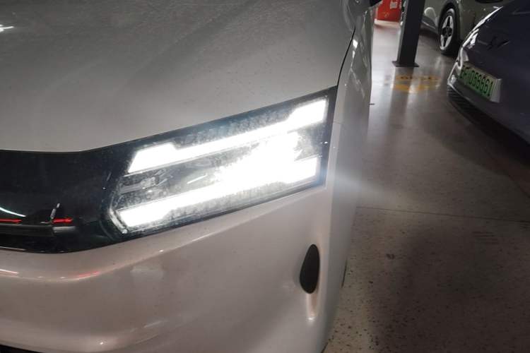 Used Wuling Starlight 730 2025 Model Pure Electric 500km Luxury Edition Left Front Headlight