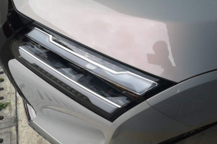 Used Wuling Starlight 730 2025 Model Plug-in Hybrid 125km Luxury Edition Left Front Headlight