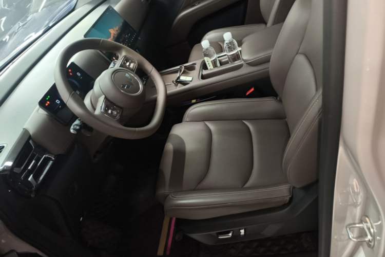 Used Wuling Starlight 730 2025 Model Pure Electric 500km Luxury Edition Left Front Seat