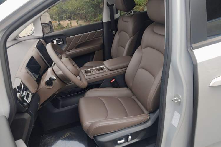 Used Wuling Starlight 730 2025 Model Plug-in Hybrid 125km Luxury Edition Left Front Seat