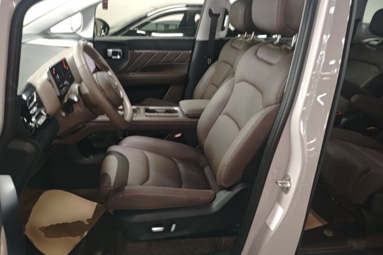 Used Wuling Starlight 730 2025 Model Plug-in Hybrid 125km Luxury Edition Left Front Seat