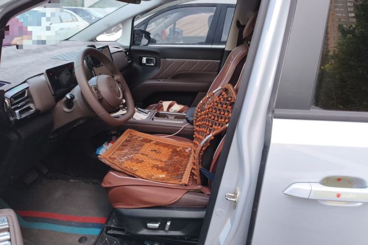 Used Wuling Starlight 730 2025 Model Pure Electric 500km Luxury Edition Left Front Seat