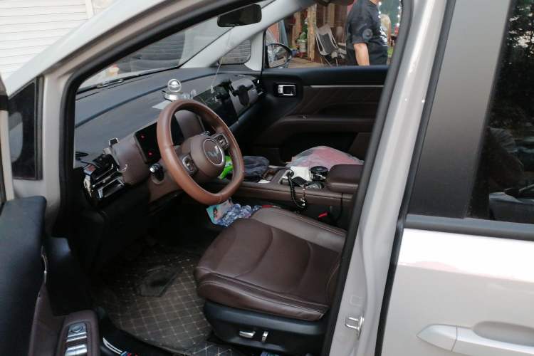 Used Wuling Starlight 730 2025 Model Plug-in Hybrid 125km Luxury Edition Left Front Seat