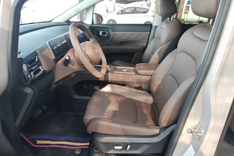 Used Wuling Starlight 730 2025 Model Plug-in Hybrid 125km Luxury Edition Left Front Seat