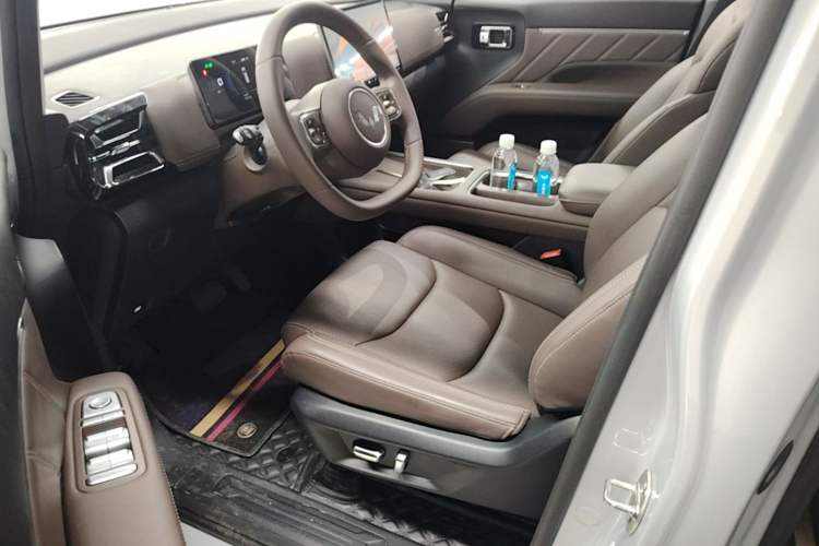 Used Wuling Starlight 730 2025 Model Pure Electric 500km Luxury Edition Left Front Seat
