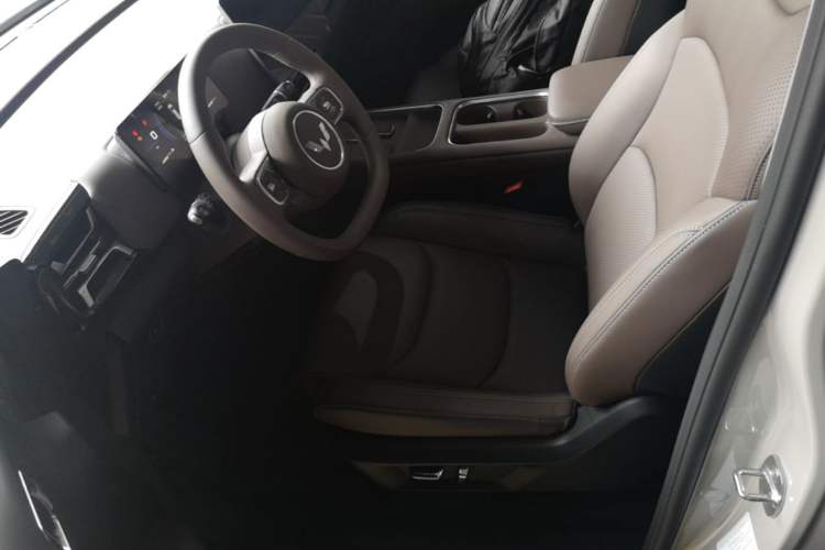 Used Wuling Starlight 730 2025 Model Plug-in Hybrid 125km Luxury Edition Left Front Seat