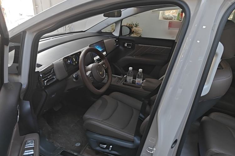 Used Wuling Starlight 730 2025 Model Pure Electric 500km Luxury Edition Left Front Seat