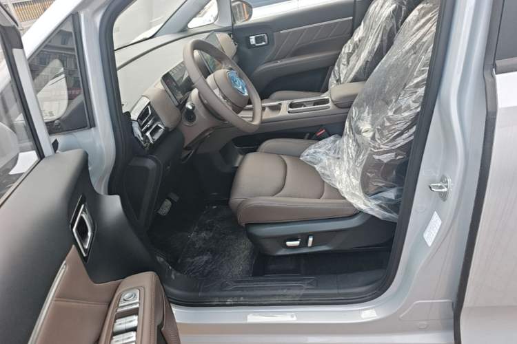 Used Wuling Starlight 730 2025 Model Plug-in Hybrid 125km Luxury Edition Left Front Seat
