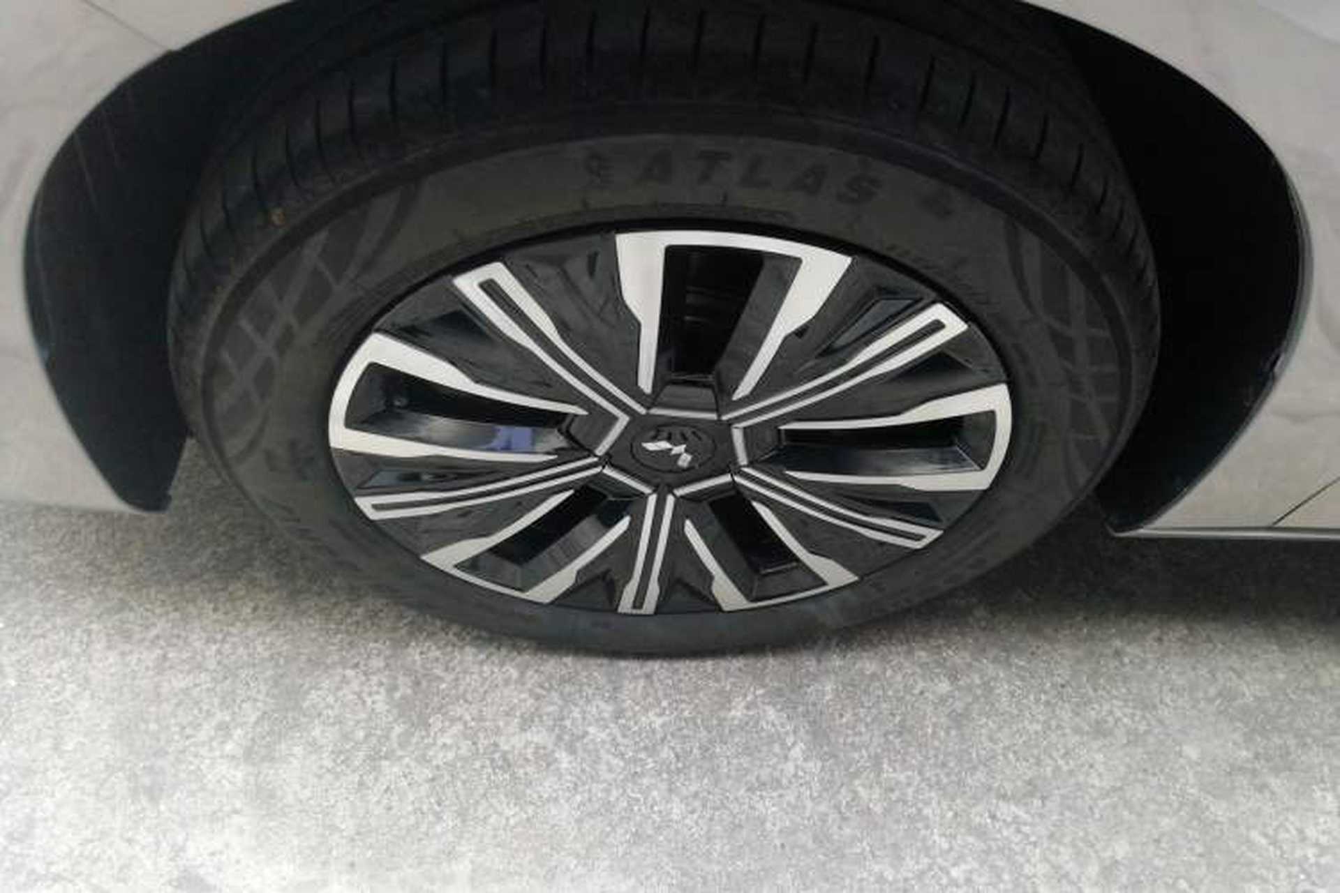 Used Wuling Starlight 730 2025 Model Pure Electric 500km Luxury Edition Left Front Wheel Hub