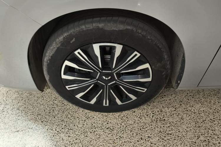 Used Wuling Starlight 730 2025 Model Pure Electric 500km Luxury Edition Left Front Wheel Hub