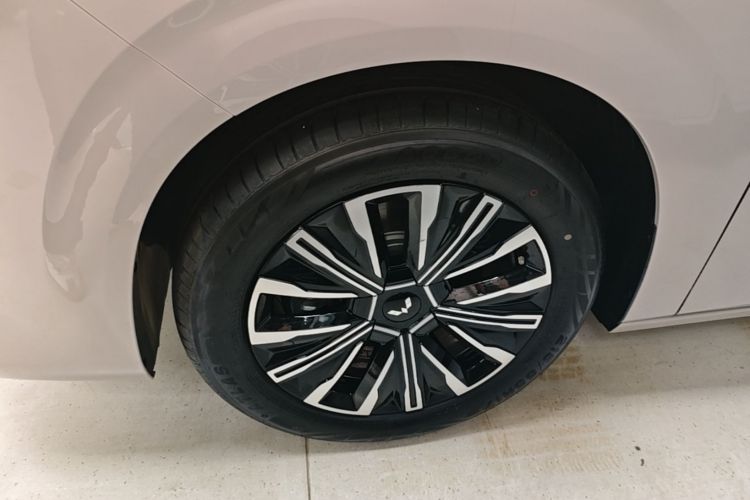 Used Wuling Starlight 730 2025 Model Pure Electric 500km Luxury Edition Left Front Wheel Hub