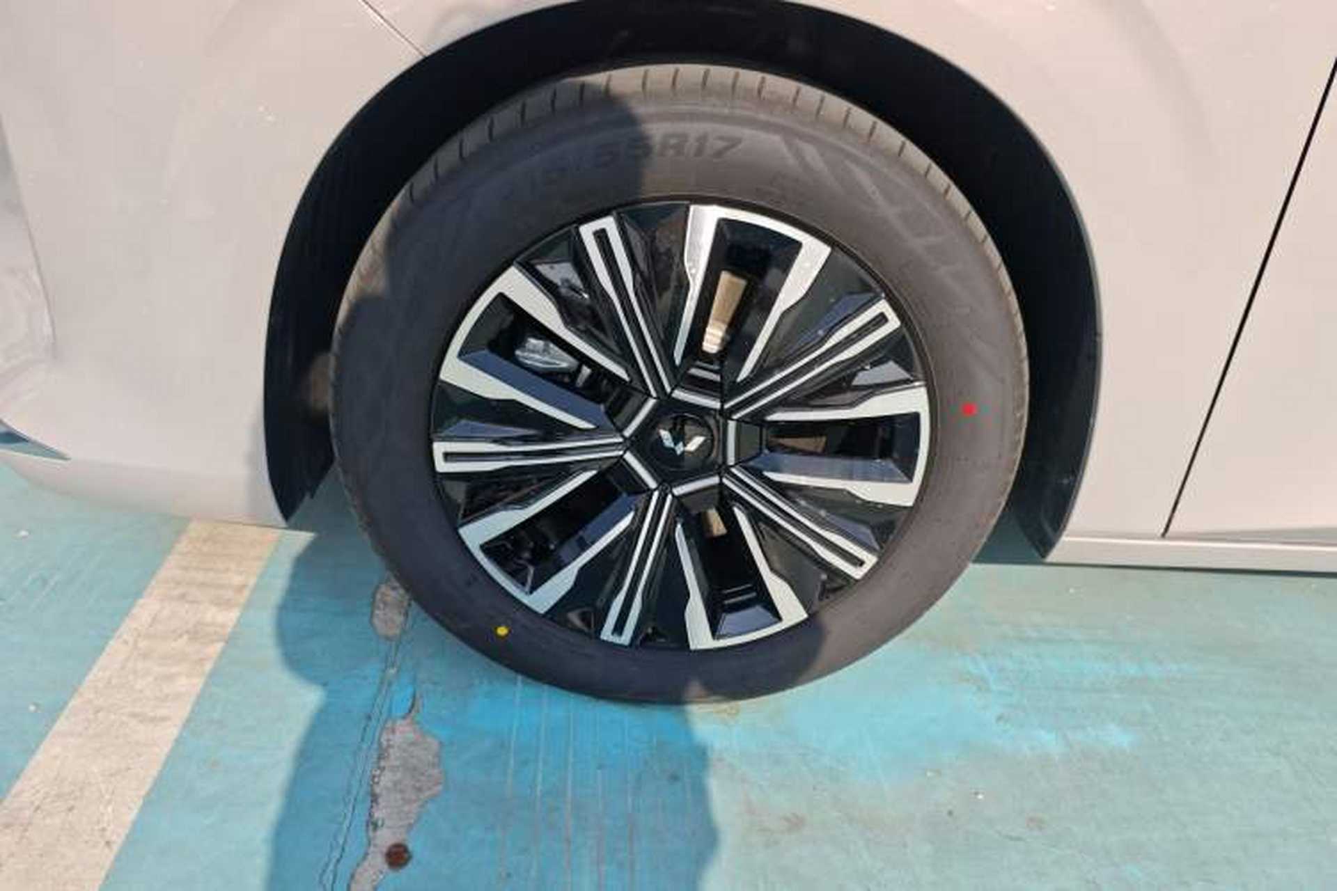 Used Wuling Starlight 730 2025 Model Plug-in Hybrid 125km Luxury Edition Left Front Wheel Hub