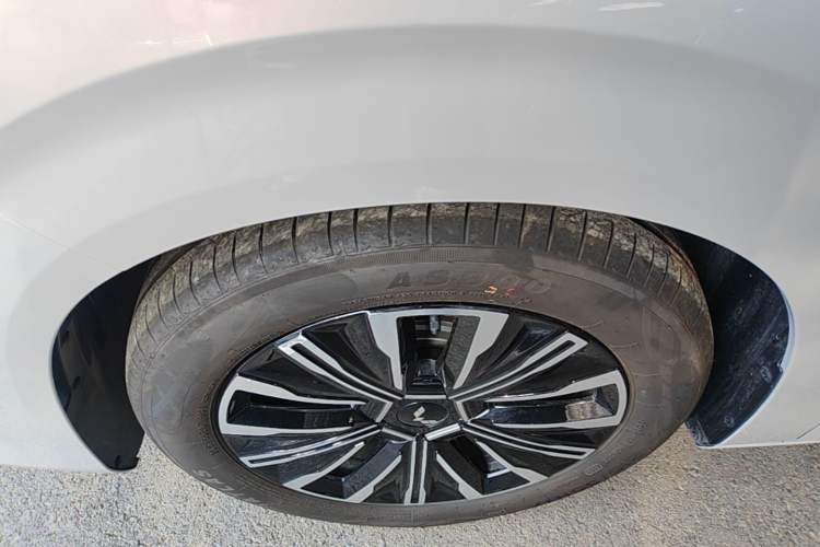 Used Wuling Starlight 730 2025 Model Plug-in Hybrid 125km Luxury Edition Left Front Wheel Hub