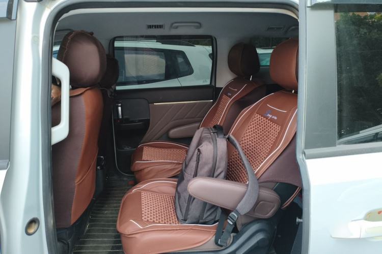 Used Wuling Starlight 730 2025 Model Pure Electric 500km Luxury Edition Left Rear Seat