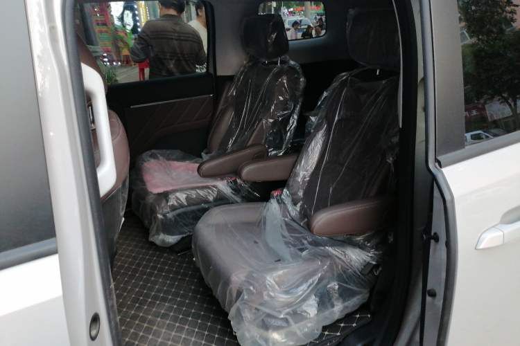 Used Wuling Starlight 730 2025 Model Plug-in Hybrid 125km Luxury Edition Left Rear Seat