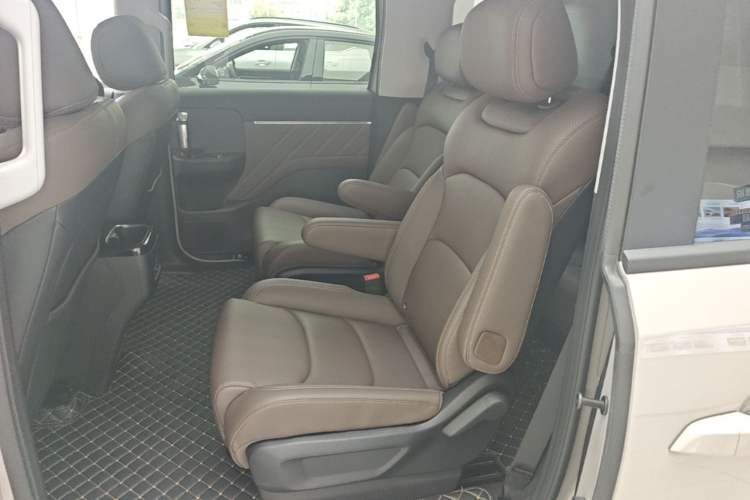 Used Wuling Starlight 730 2025 Model Plug-in Hybrid 125km Luxury Edition Left Rear Seat