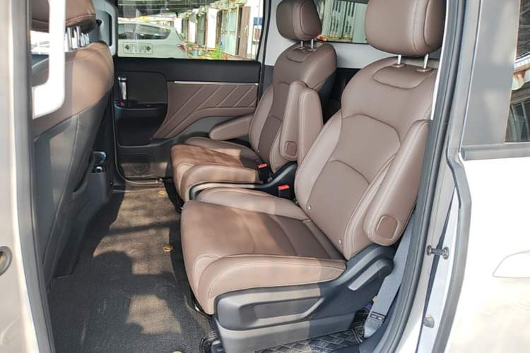 Used Wuling Starlight 730 2025 Model Plug-in Hybrid 125km Luxury Edition Left Rear Seat