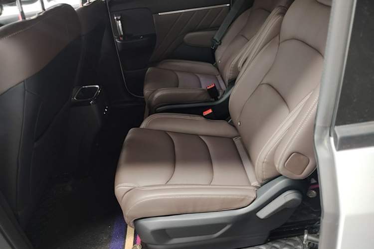 Used Wuling Starlight 730 2025 Model Pure Electric 500km Luxury Edition Left Rear Seat