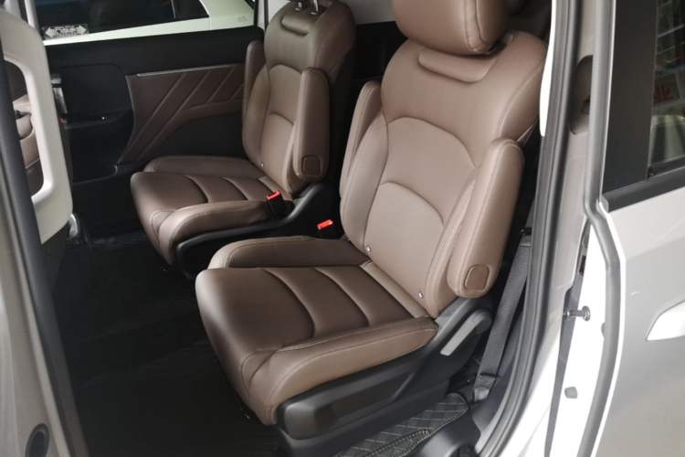 Used Wuling Starlight 730 2025 Model Plug-in Hybrid 125km Luxury Edition Left Rear Seat