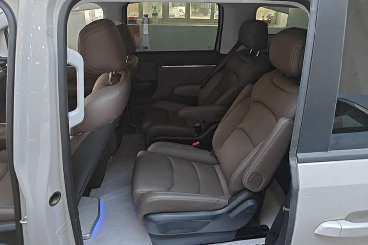 Used Wuling Starlight 730 2025 Model Pure Electric 500km Luxury Edition Left Rear Seat