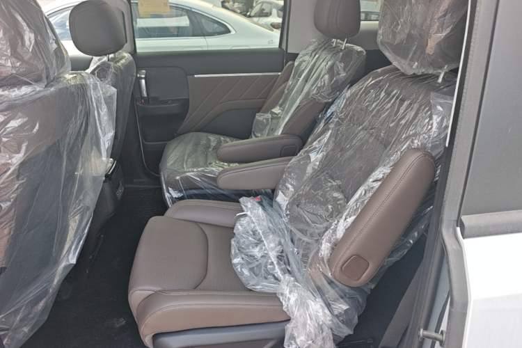 Used Wuling Starlight 730 2025 Model Plug-in Hybrid 125km Luxury Edition Left Rear Seat
