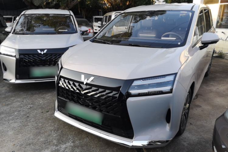 Wuling Starlight 730 2025 Model Plug-in Hybrid 125km Luxury Edition