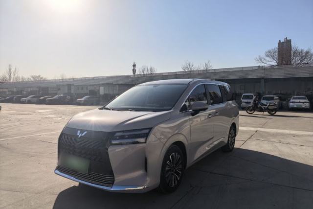 Used Wuling Starlight 730 2025 Model Plug-in Hybrid 125km Luxury Edition