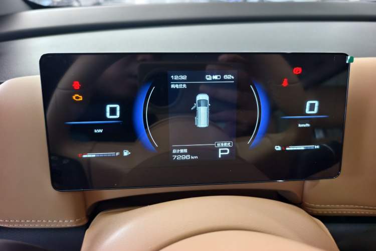 Used Wuling Starlight 730 2025 Model Plug-in Hybrid 125km Luxury Edition Odometer Close Up