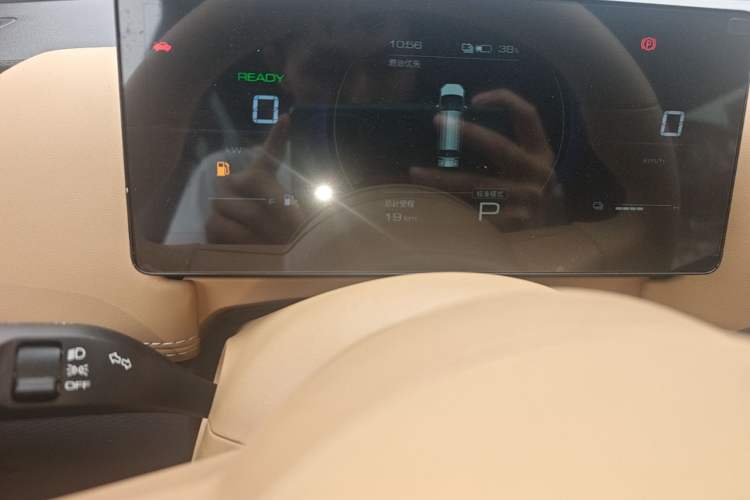 Used Wuling Starlight 730 2025 Model Plug-in Hybrid 125km Luxury Edition Odometer Close Up