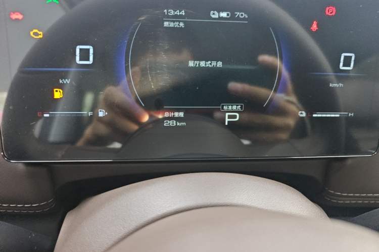 Used Wuling Starlight 730 2025 Model Plug-in Hybrid 125km Luxury Edition Odometer Close Up