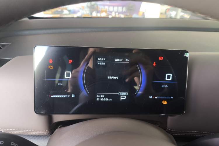 Used Wuling Starlight 730 2025 Model Plug-in Hybrid 125km Luxury Edition Odometer Close Up