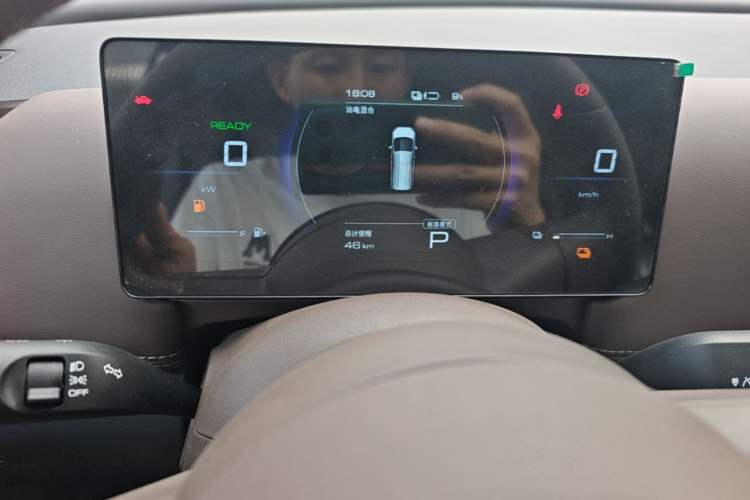 Used Wuling Starlight 730 2025 Model Plug-in Hybrid 125km Luxury Edition Odometer Close Up
