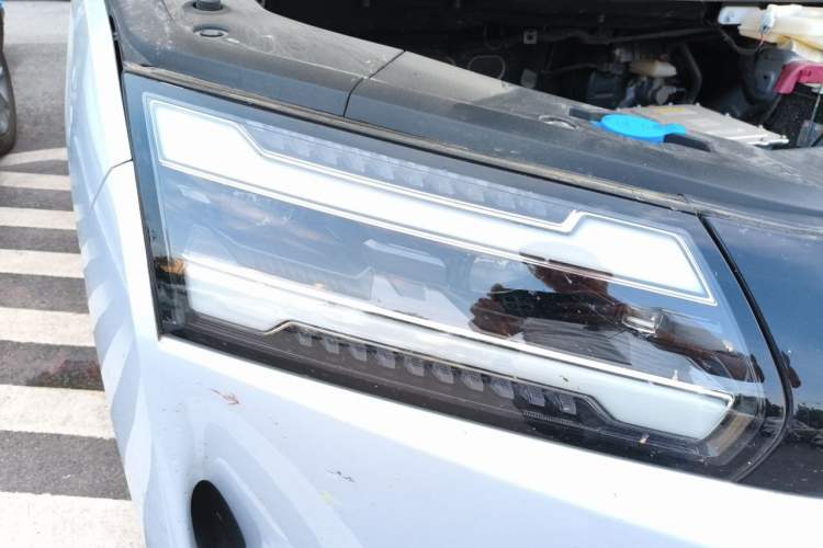 Used Wuling Starlight 730 2025 Model Pure Electric 500km Luxury Edition Right Front Headlight