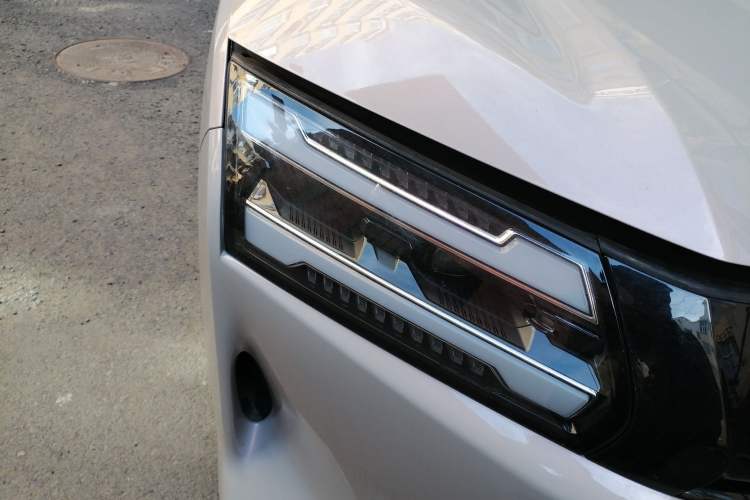 Used Wuling Starlight 730 2025 Model Pure Electric 500km Luxury Edition Right Front Headlight