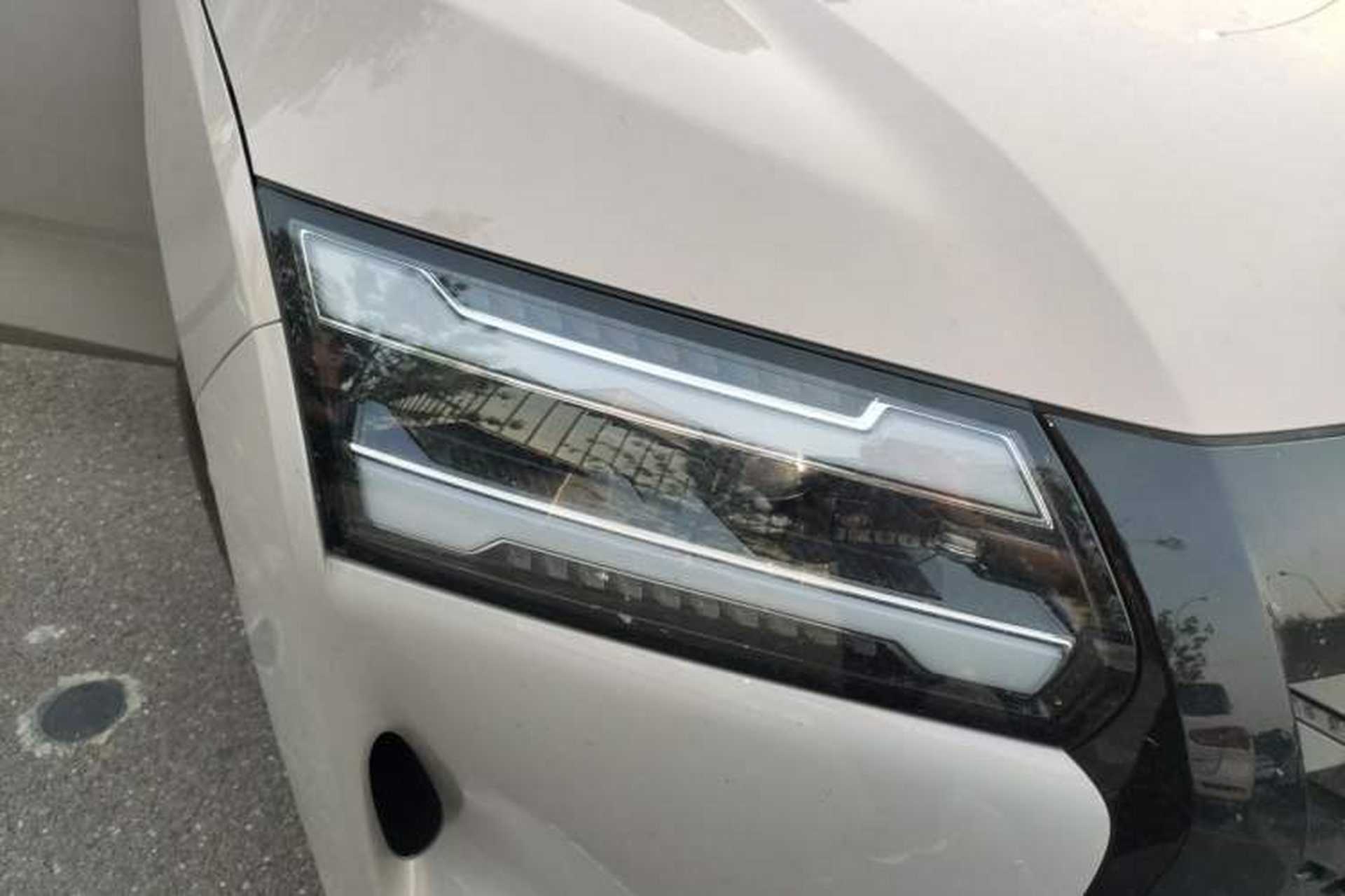 Used Wuling Starlight 730 2025 Model Plug-in Hybrid 125km Luxury Edition Right Front Headlight