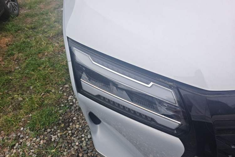 Used Wuling Starlight 730 2025 Model Plug-in Hybrid 125km Luxury Edition Right Front Headlight