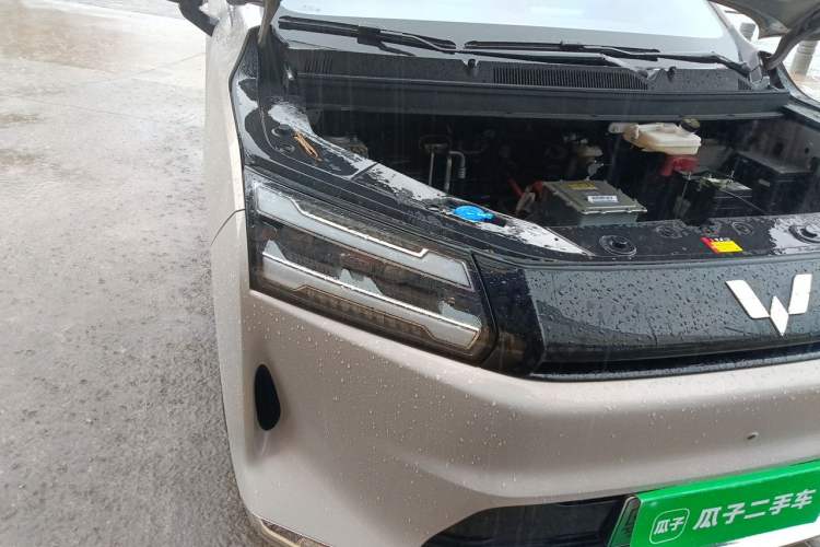 Used Wuling Starlight 730 2025 Model Pure Electric 500km Luxury Edition Right Front Headlight