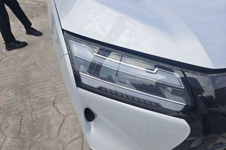 Used Wuling Starlight 730 2025 Model Plug-in Hybrid 125km Luxury Edition Right Front Headlight