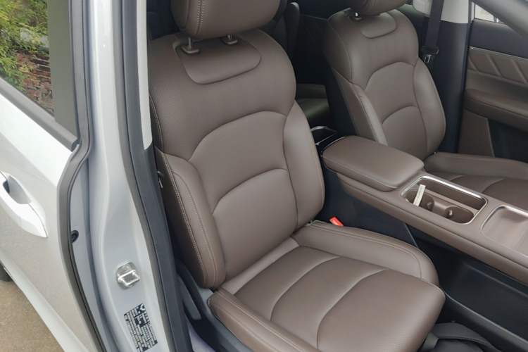 Used Wuling Starlight 730 2025 Model Plug-in Hybrid 125km Luxury Edition Right Front Seat