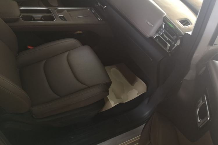 Used Wuling Starlight 730 2025 Model Plug-in Hybrid 125km Luxury Edition Right Front Seat